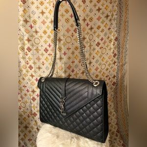 YSL LG ENVELOPE FLAP BAG WITH QUILTED STITCHING.